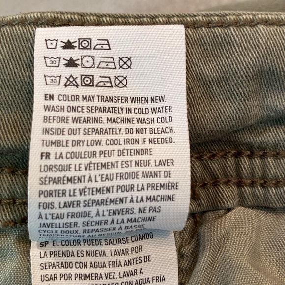 American Eagle - super stretch chino shorts. Size 00 - Picture 8 of 12